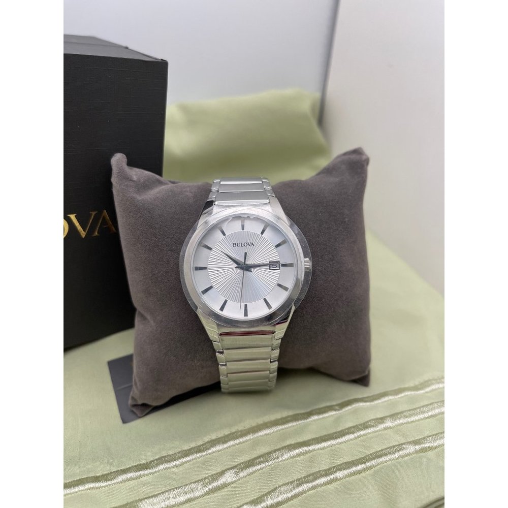 Bulova Mens Silver Tone Stainless Steel Classic Quartz Men's Watch - Picture 2 of 12